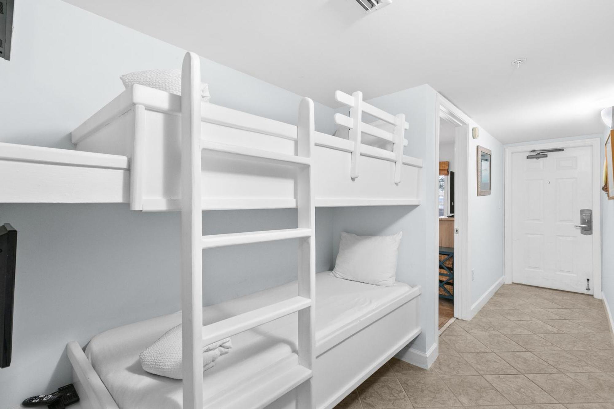 Pelican Isle Condominiums Форт Уолтън Бийч Екстериор снимка